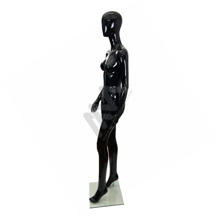 Manequim Senhora / Mulher com Cabeça sem feições Preto Brilhante Atrás da Montra