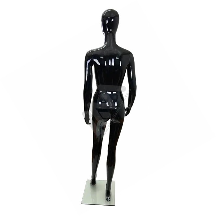 Manequim Senhora / Mulher com Cabeça sem feições Preto Brilhante Atrás da Montra