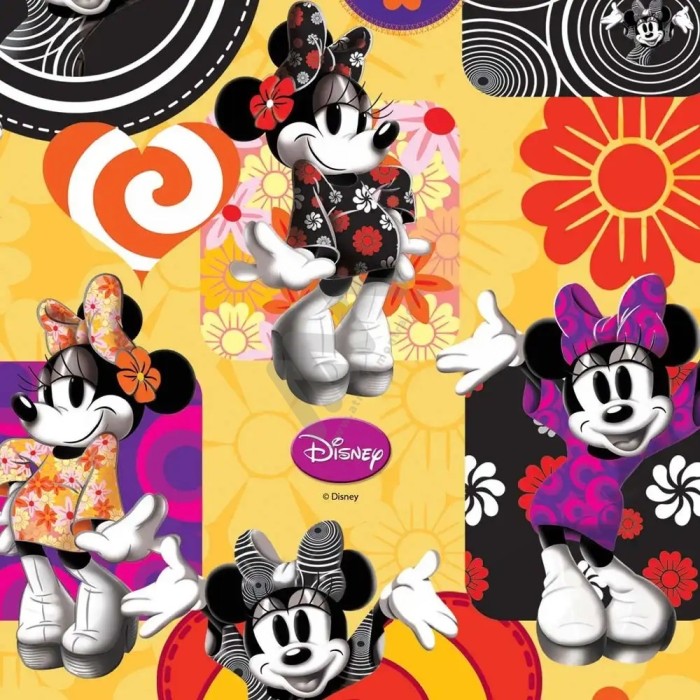 Child Disney gift wrapping