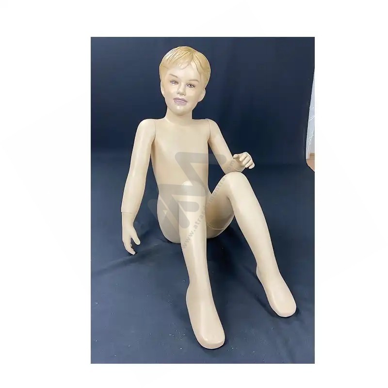 Manequim Criança 2 Anos Sentado com Cabeça OUTLET Atrás da Montra Manequim Criança 2 Anos Sentado com Cabeça OUTLET Atrás da Montra