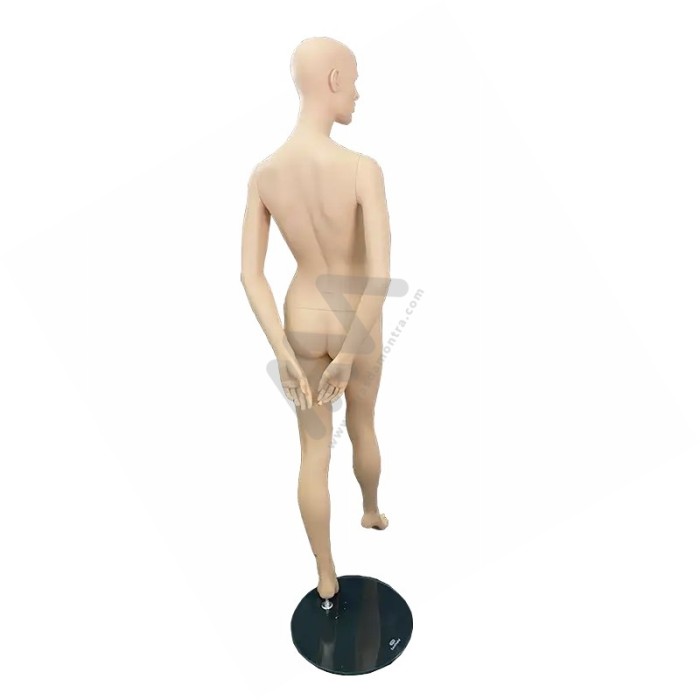 Manequim Senhora / Mulher com Cabeça Creme Atrás da Montra