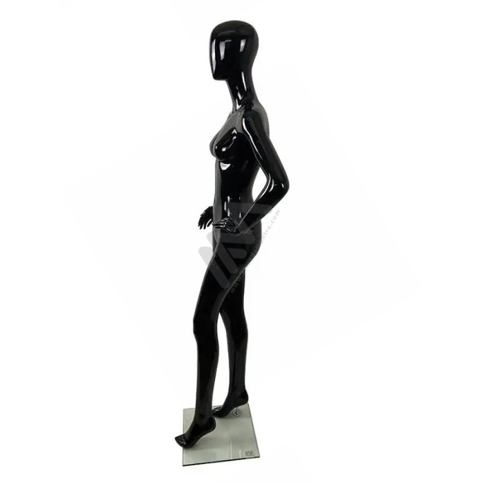 Manequim Senhora / Mulher com Cabeça sem feições Preto Brilhante Atrás da Montra