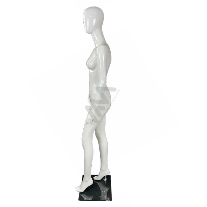 Manequim Senhora / Mulher com Cabeça sem feições Branco Brilhante Atrás da Montra